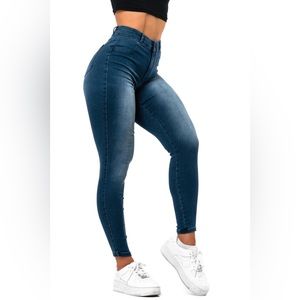 FIT JEANS Contour Mid Waisted Jeans